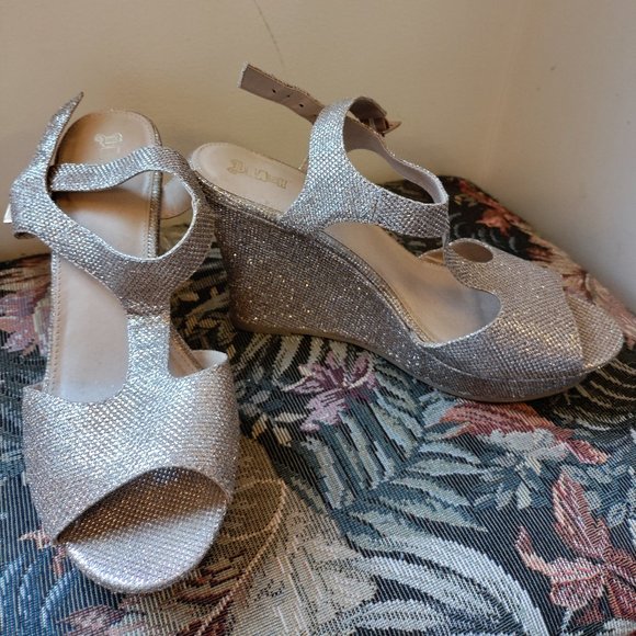 Shoes - Picture 1 of 2